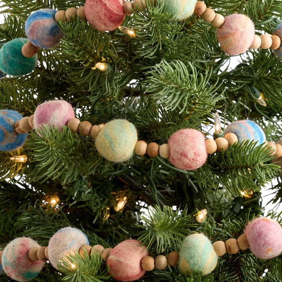 NWT World Market Colorful Marbled Wool Felt Ball & Natural Wood Bead Garland - Picture 12 of 17